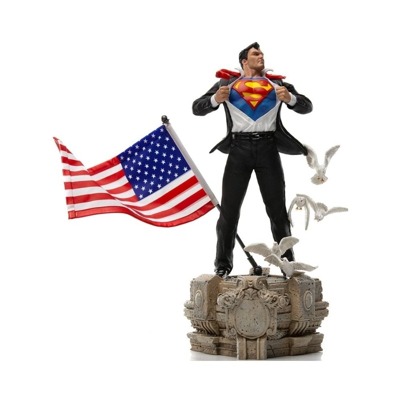 DC Comics Superman Clark Kent 1/10 Scale Statue by Iron Studios
